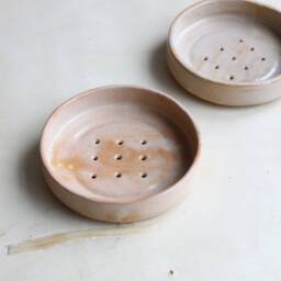 Handcrafted Ceramic Soap Dish Draining Pottery Holder - thumbnail 2