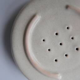 Handcrafted Ceramic Soap Dish Draining Pottery Holder - thumbnail 3