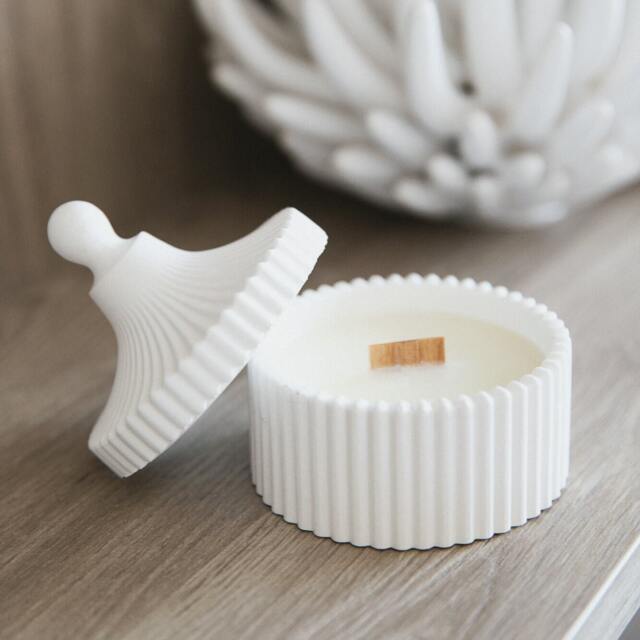 Luxury Coconut Wax Scented Candle With Wooden Wick & Fragrance Oils Aroma - image 1