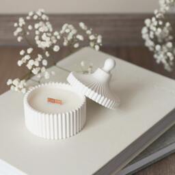 Luxury Coconut Wax Scented Candle With Wooden Wick & Fragrance Oils Aroma - thumbnail 2