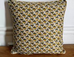 Cotton & Velvet Piped Cushion Cover 40x40 cm - thumbnail 1
