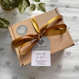 Soy Wax Sister Candle Gift Set - Dictionary Definition, Birthday Box - thumbnail 3