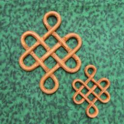 Miniature Celtic Knot Of Longevity - Long Life Traditional Wood Carving - thumbnail 1