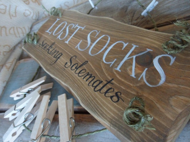 Lost Socks Seeking Sole Mate Laundry Room Sign Single Looking For Funny Kitchen & Laundry Wall Decor Socks Peg Holder - image 1