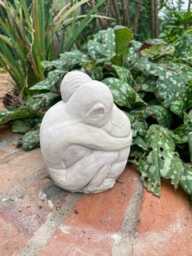 Hugging Couple Statue, Indoors Or Outdoors - thumbnail 1