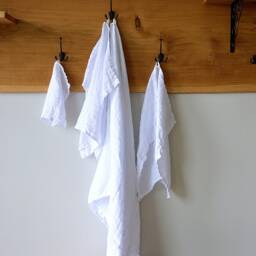 White Waffle Linen Bath Towel - Soft Lightweight, Stonewashed - thumbnail 3