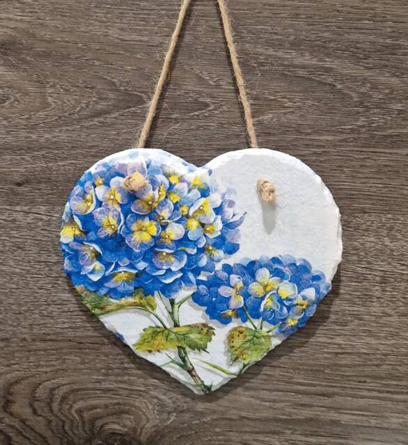 Blue Hydrangea Slate Heart Plaque Floral Wall Hanging - 15cm - image 1