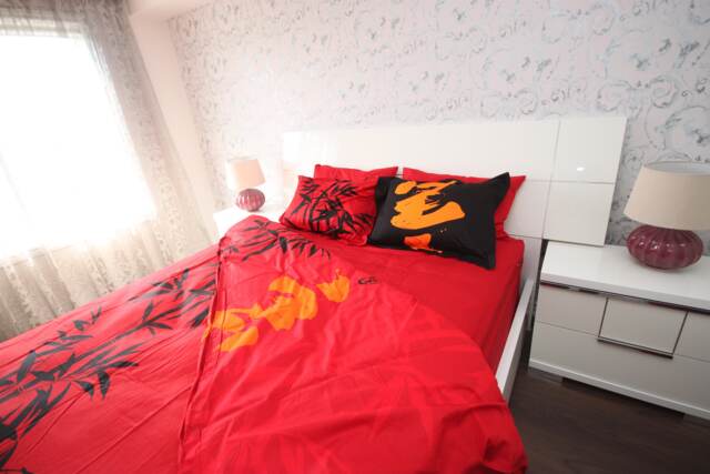 Naomi Red Cotton Duvet Cover Bedding Set, Queen Size - image 1