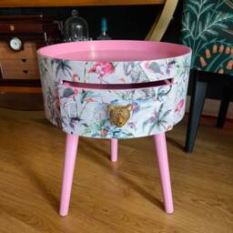Grey Round Nightstand With Drawer in Flamingo & Elephant Design. Pink Top, Gray Cheetah Print, Ideal Side Table Bedside - thumbnail 3