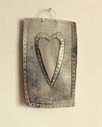 Small Recycled Tin Heart Mirror - Please Read The Full Description Us Customers Please Read Information in Descriptions. Thank You - thumbnail 1
