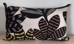 Designers Guild Tanjore Natural & Omega Velvet Cushion Cover 35x55 cm - thumbnail 1