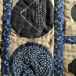 Handmade Japanese Fabric Patchwork/Applique - Kokeshi, Sashiko, Kimono Small Throw Cover, 124x93cm - thumbnail 3