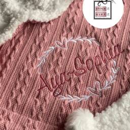 Personalised Baby Cable Knit Blanket -Wreath Name Embroidered Bow Or Pom Pom/Sherpa Reverse - thumbnail 2