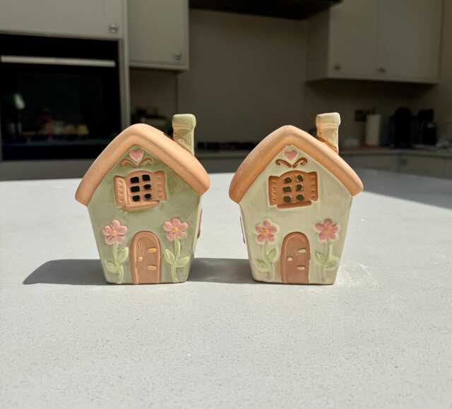 Ceramic Tea Light Houses in Various Colours - image 1