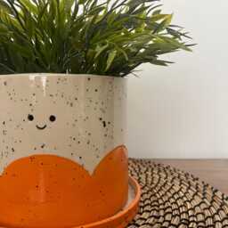 Handmade Happy Face Ceramic Plant Pot With Tray - Large - Orange Scallop Design - thumbnail 2