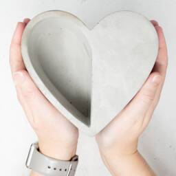 Heart Shaped Concrete Plant Pot - thumbnail 2