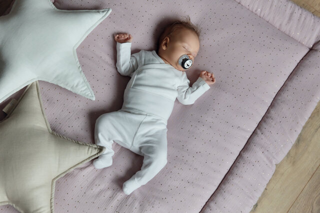 Kraftkids Playmat/Playpen Liner, Muslin With Gold Dots On Pink, 100 cm X 130 cm - image 1