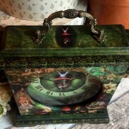Alice in Wonderland Clock. Cheshire Cat Gifts. Girlfriend Gift. Down The Rabbit Hole Unique Unique - thumbnail 2