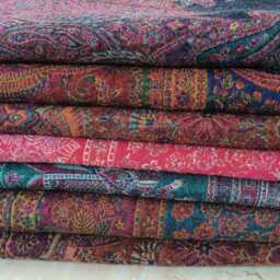Luxury Boiled Pure Merino Wool Reversible Sofa Or Bed Throws For Ultimate Comfort & Style - Classic Indian Floral Paisley in Green & Red - thumbnail 4