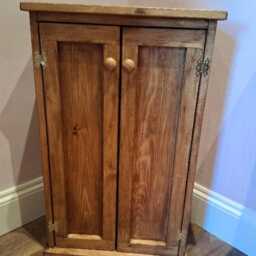 Wooden Cabinet/Cupboard - thumbnail 2
