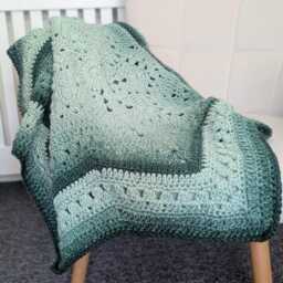 Green Ombre Star Crochet Blanket, Soft Acrylic Baby Throw, Cozy Nursery Accent - thumbnail 4
