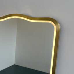 Mid-Century Style Illuminated Wall Mirror With Brass Full Frame - Vintage N.4 - thumbnail 3