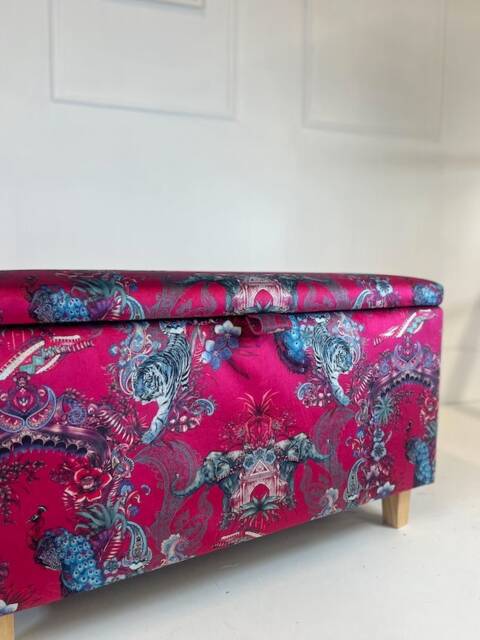 Ottoman in Becca Who Velvet Magic Of India - image 1