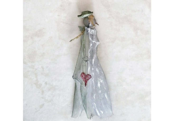 Couple in Love Metal Mesh Sculpture - image 1