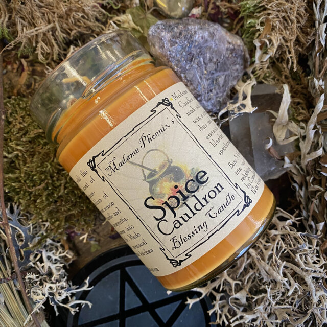 Spice Cauldron Seasonal Autumn Candle - image 1