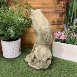 Stone Garden Cute Tall Frog With Umbrella Statue Ornament - thumbnail 3