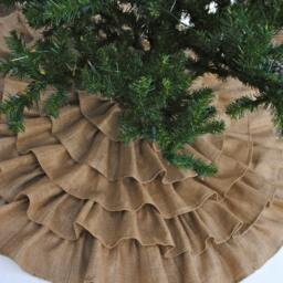 Christmas Tree Skirt in Natural Burlap Ruffled Design - thumbnail 3