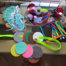 Toddler Busy Bag 4 Fine Motor Skill Activities - thumbnail 4