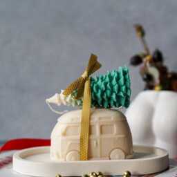 Retro Vw Camper Van Candle - Vegan Soy Wax Christmas Decor - thumbnail 2