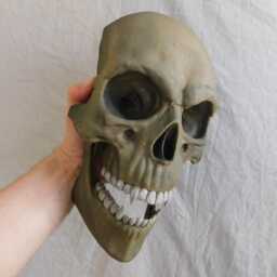 Large Vampire Skull Wall Art With Realistic Hand Painted Finish 30cm Tall Gothic Home Decor 3D Printed - thumbnail 2