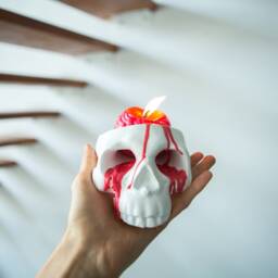 Human Brain Candle in Skull Holder, Halloween Decor - thumbnail 3