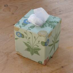 William Morris Tissue Box in Daisy - Office Stationery & Home Storage - Handmade England - thumbnail 2