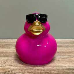 Small Pink Coloured Duck Resin Ornament Cool Modern Indoor Home Sculpture Unusual Display Figure - thumbnail 4