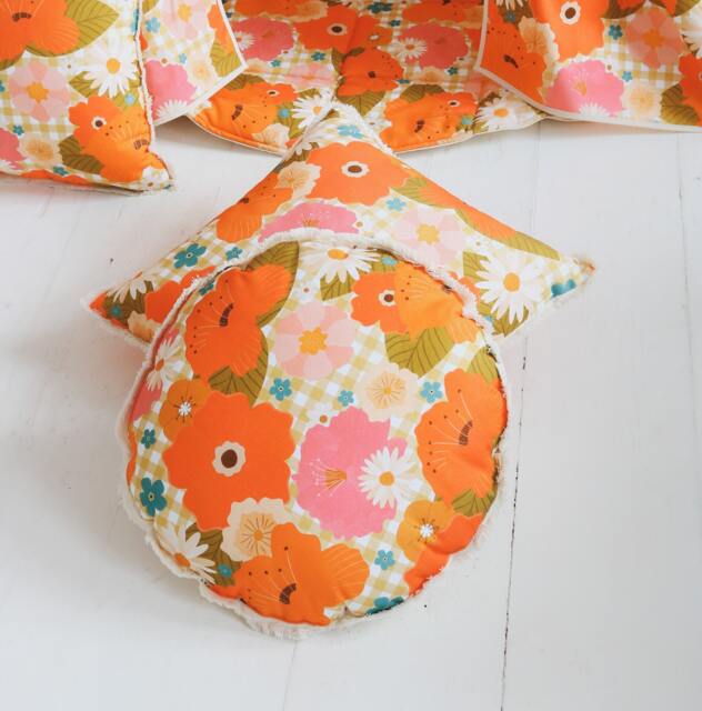 "Round Cushion ""Picnic With The Flowers" - image 1