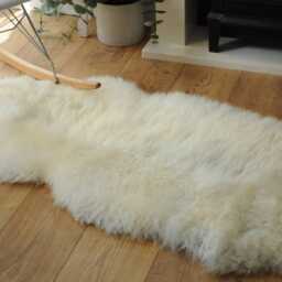 "100% British Rare Breed Double Sheepskin Rug in Undyed ""Limestone Cream" - thumbnail 3