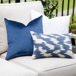 Delta -- Indoor/Outdoor Indigo & White Abstract Pillow Cover ??? Outdoor & Lumbar - thumbnail 3