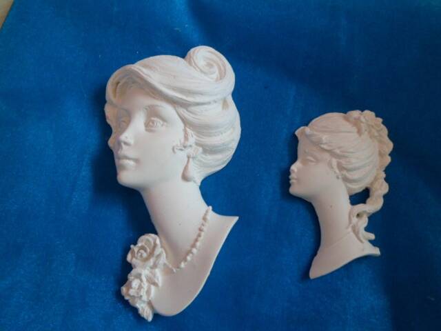 White Plaster Busts Of Women in Shabby Chic Style, Made Resin Plaster, 2 Pieces Clay