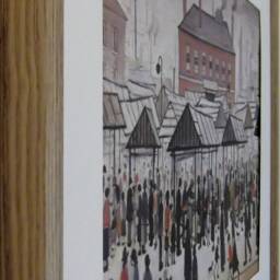 L S Lowry Art Print - Market Scene Light Oak Finish Frame With White Mount & Textured Image - thumbnail 3