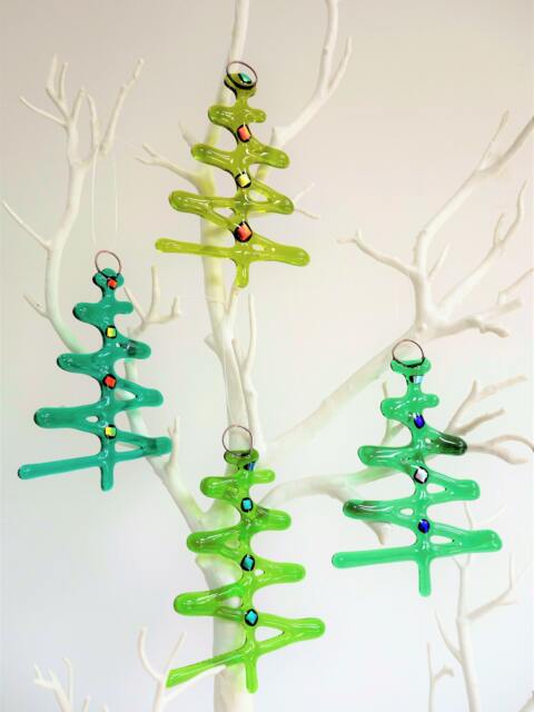 Fused Glass Christmas Tree With Dichroic 7.5cm X 10cm - image 1