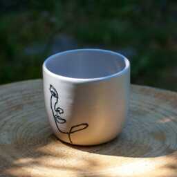 Minimalist Ceramic Woman Face Pot. White Line Art Pot in Handcrafted Stoneware. Pencil Holder With Decoration - thumbnail 3