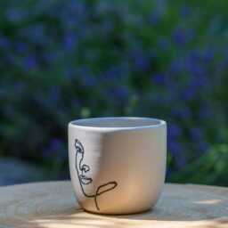 Minimalist Ceramic Woman Face Pot. White Line Art Pot in Handcrafted Stoneware. Pencil Holder With Decoration - thumbnail 2