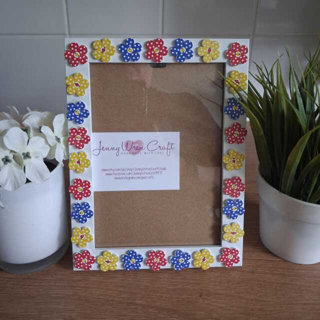 Colourful Polka Dot Wooden Flower Shaped Button Photo Frame 5 X 7 Inches - image 1