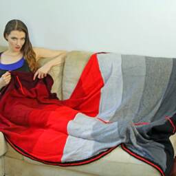 Red Black Ombre Knit Throw Blanket Queen Size Vegan Acrylic - thumbnail 3