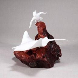 Manta Ray Sculpture With Snorkeler, Pellucida On Burlwood Base - thumbnail 2