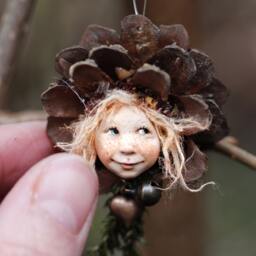 Pixie Girl Minki Handmade Decoration, Zapfenkind - thumbnail 2