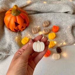Pumpkin Soy Wax Melts, Autumn Halloween Mini Candle - thumbnail 3